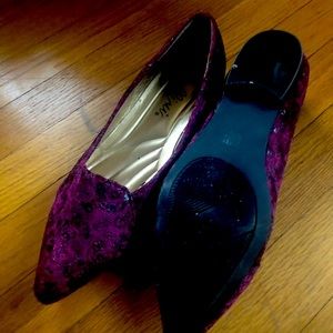 Bellini Wine Paisley Velvet flats size 9